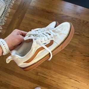Men’s Vans Cream and Brown Low-Top Sneakers size 10